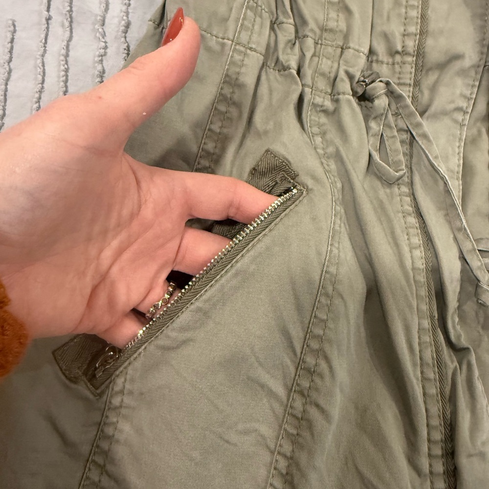White House Black Market Sage Green Women's Vest - Picture 6 of 10